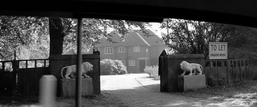 The Haunting, 1963, The house with the two stone lions guarding the gates